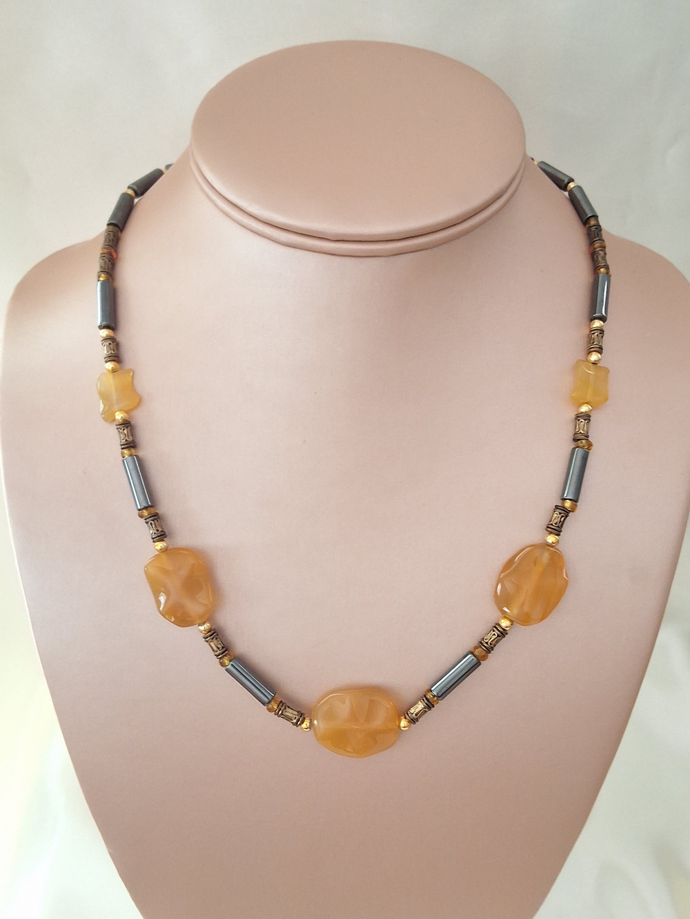 Vintage-Inspired Amber Bead Necklace - Elegant Women's Jewelry